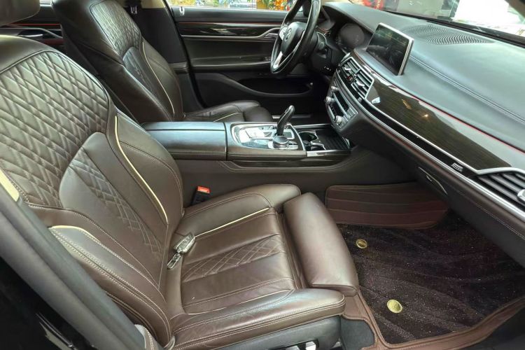 宝马7系 2021款 730Li 豪华套装中控内饰7010