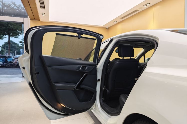 标致508 2013款 2.3L 两周年纪念 自动旗舰版车身外观6011