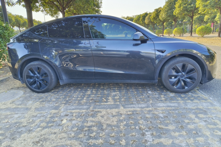 特斯拉 Model Y 2024款 后轮驱动版车身外观6007