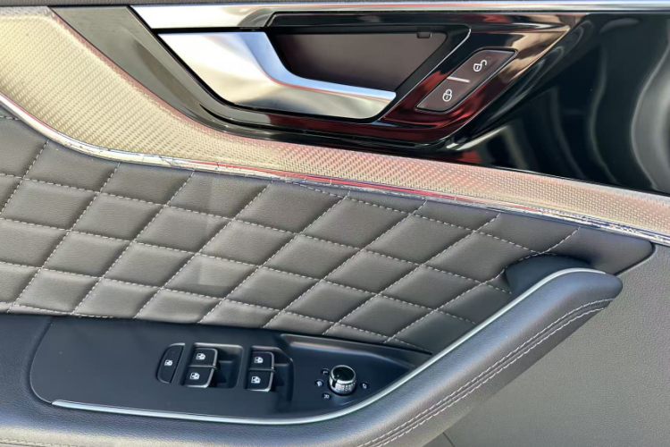 红旗HS5 2019款 2.0T 智联旗享版中控内饰7013