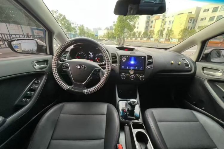起亚K3 2016款 1.6L 自动GLS中控内饰7001