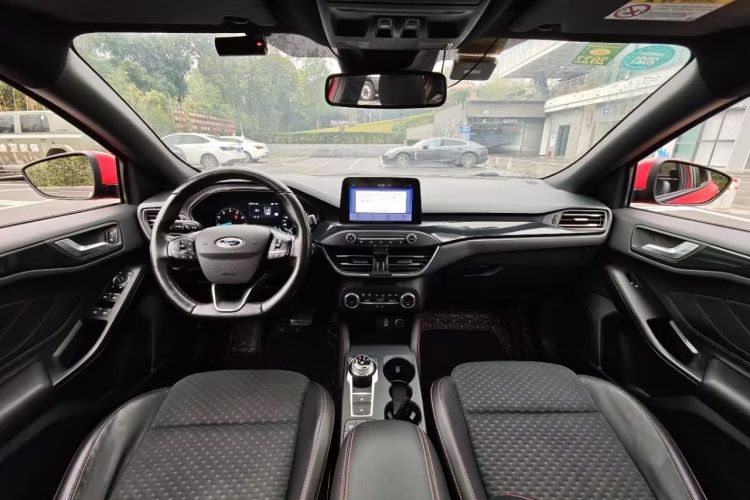 福特 福克斯 2020款 三厢 EcoBoost 180 自动ST Line中控内饰7002