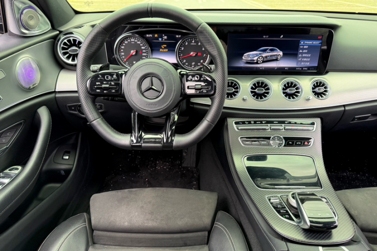 奔驰E级 2017款 E 200 运动型中控内饰7007