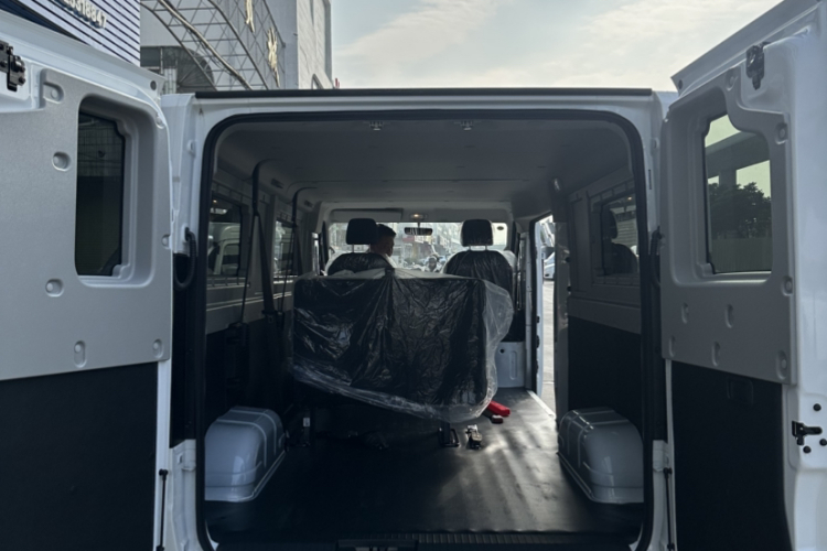 SRM鑫源新能源E3L 2025款 宁德41.86Kwh 305KM 实用型客车中控内饰7002