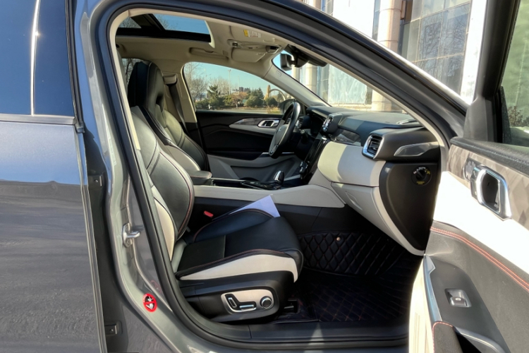 领克02 2018款 1.5T DCT两驱耀Pro版 国V中控内饰7002