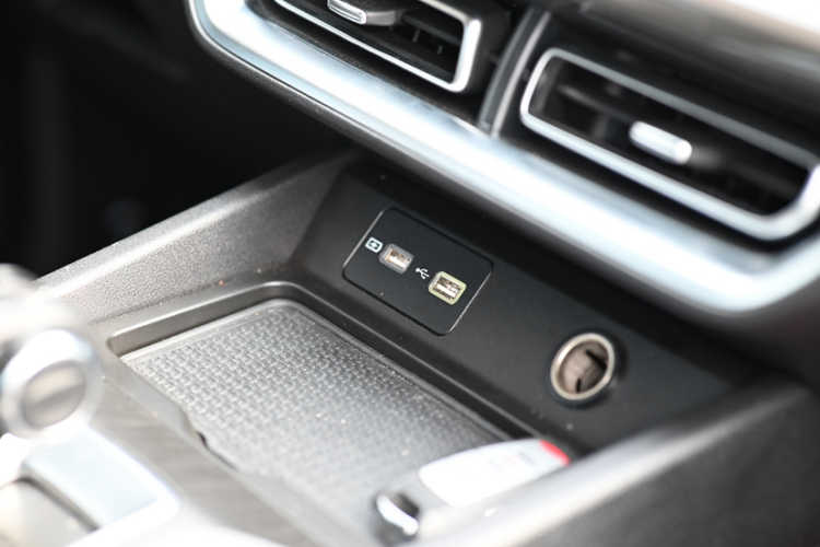 长城 炮 2023款 2.0T商用版自动柴油两驱精英型长箱GW4D20M中控内饰7005