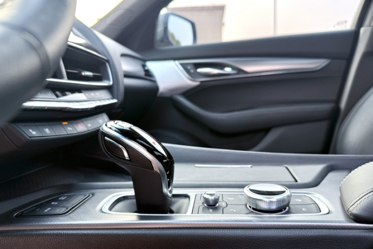 凯迪拉克CT5 2023款 28T 豪华型（标准版）中控内饰7015