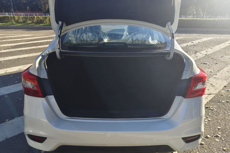 日产 轩逸 2024款 改款三 经典 1.6XE CVT舒适版中控内饰7003