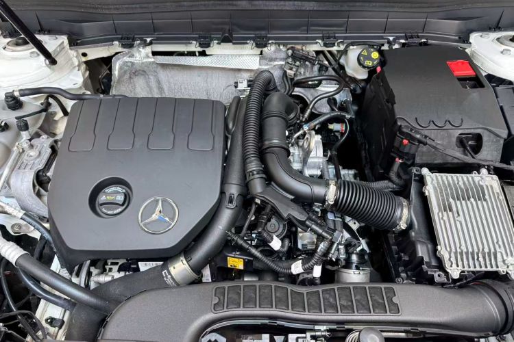 奔驰GLB 2024款 GLB 200 动感型中控内饰7008