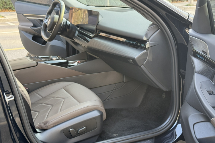 宝马5系 2024款 525Li 豪华套装中控内饰7007