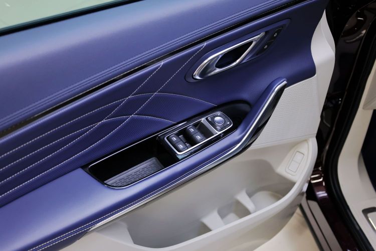 上汽大通MAXUS 大通G90 2022款 2.0T 星际七座版中控内饰7002