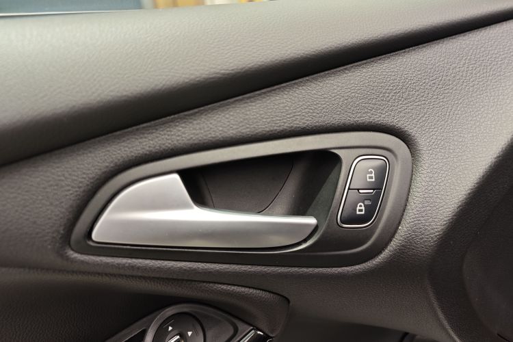 福特 福克斯 2017款 三厢 1.6L 自动风尚型智行版中控内饰7014