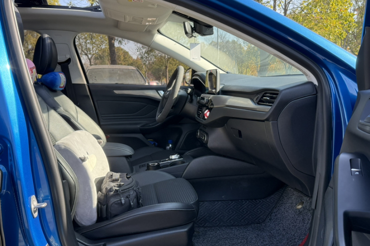 福特 福克斯 2020款 两厢 EcoBoost 180 自动锋潮型中控内饰7006