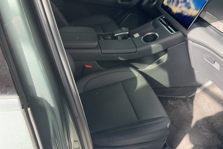 鸿蒙智行 问界M5 2022款 增程四驱性能版局部细节41