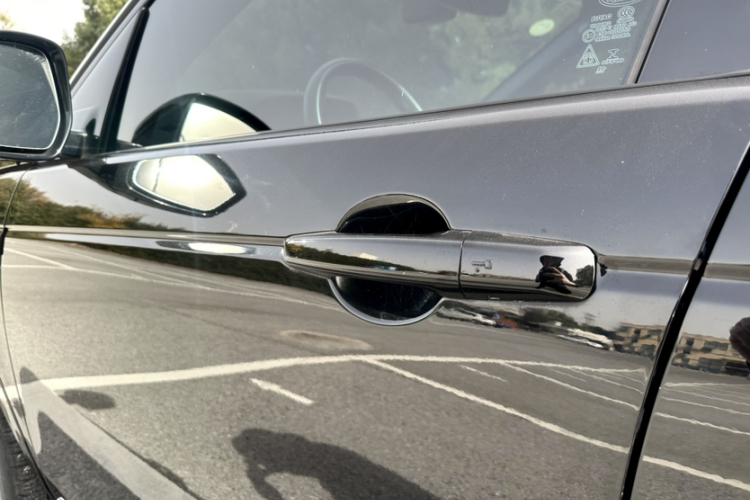 路虎 发现运动版 2020款 249PS R-Dynamic 性能科技版 5座局部细节9001