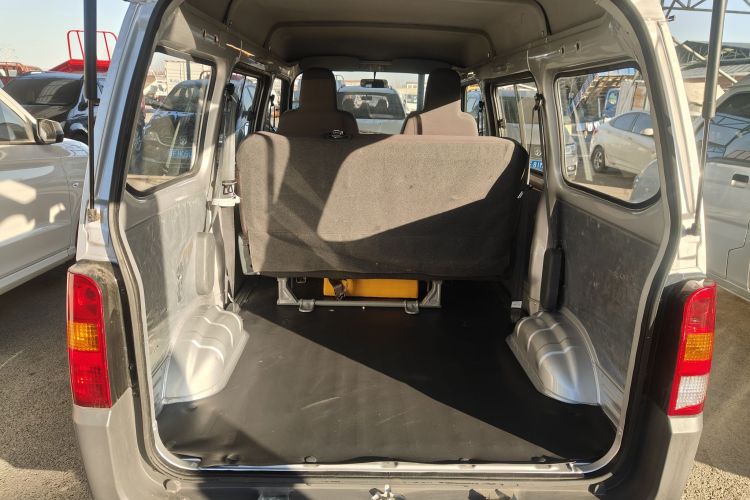 五菱汽车 五菱之光 2023款 1.5L 实用型 5/7座车身外观6004