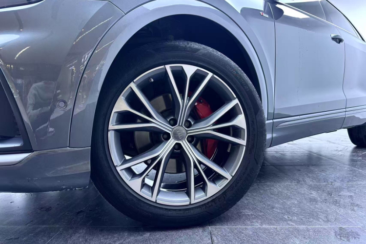 奥迪Q8 2019款 55 TFSI 臻选动感型车身外观6007