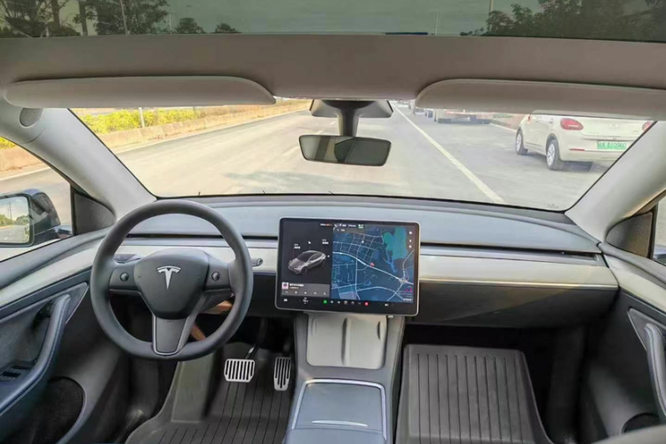 特斯拉 Model Y 2022款 改款 后轮驱动版中控内饰7002