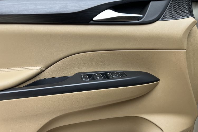 别克GL8 2020款 ES陆尊 653T 豪华型中控内饰7011