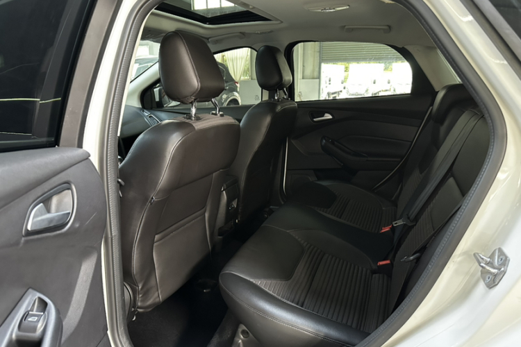 福特 福克斯 2017款 两厢 1.6L 自动风尚型智行版中控内饰7004