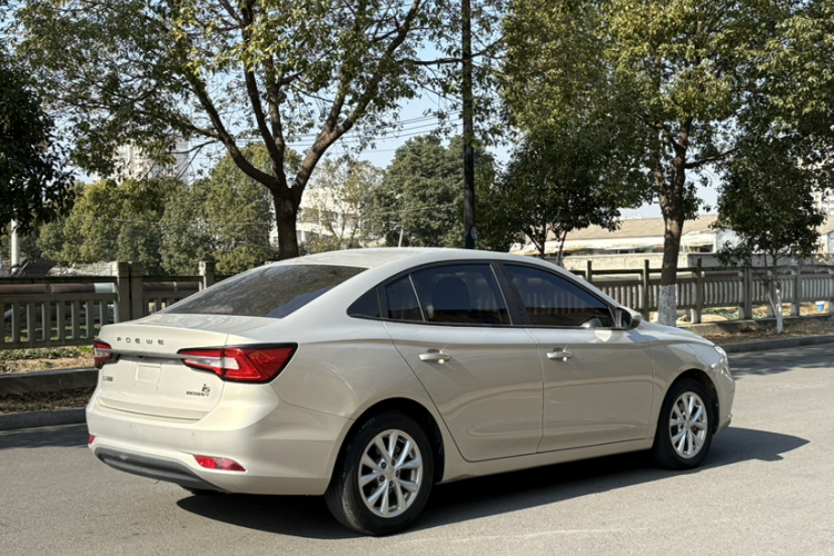 荣威i5 2020款 1.5L 自动4G互联领豪版车身外观6006