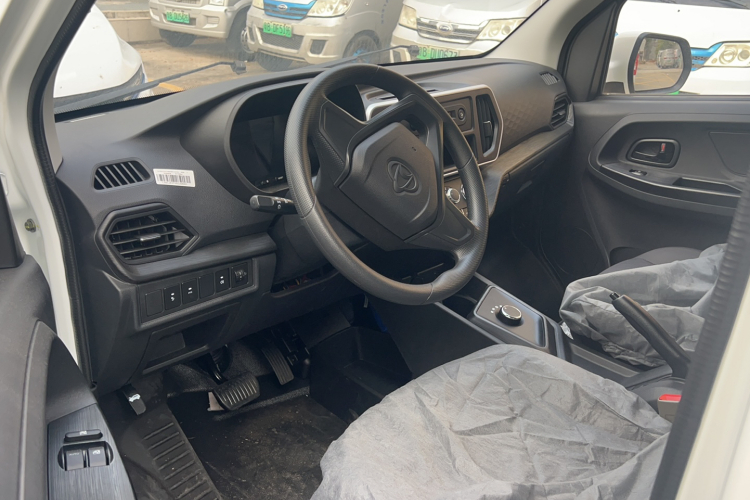 长安凯程 长安睿行EM80 2025款 货运版 舒适型 2座 300km 对开门中控内饰7002