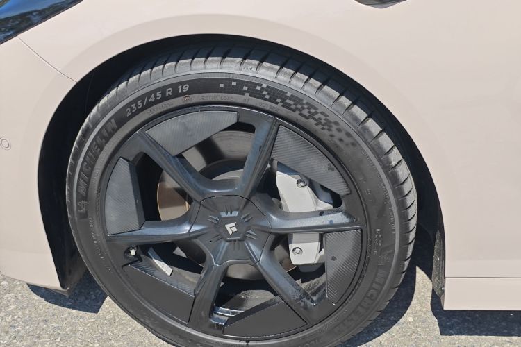 昊铂GT 2024款 全球款 710特高压激光雷达版车身外观6010