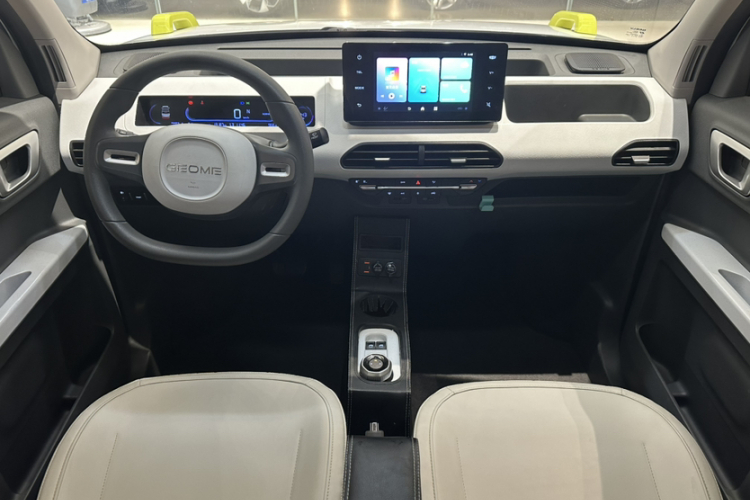 吉利银河 2024款 200km 熊猫骑士中控内饰7009