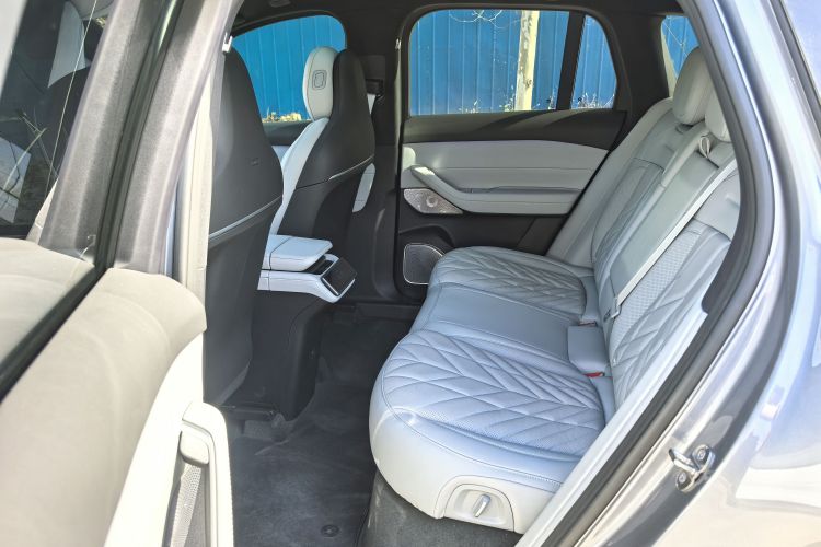 蔚来ES6 2025款 75kWh中控内饰7004