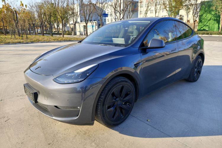 特斯拉 Model Y 2021款 长续航全轮驱动版车身外观1