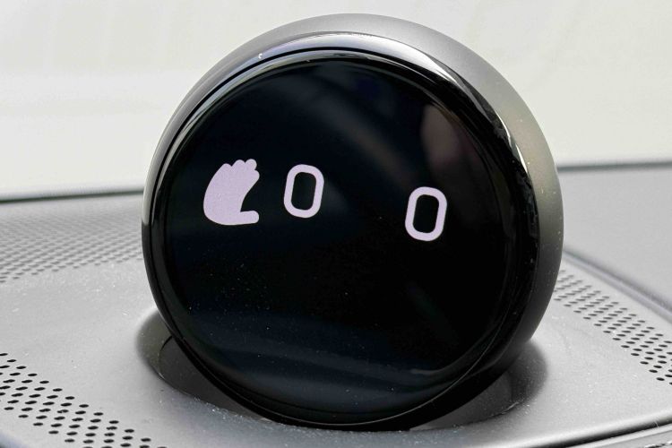 蔚来ES8 2020款 580KM 签名版 六座版中控内饰7011