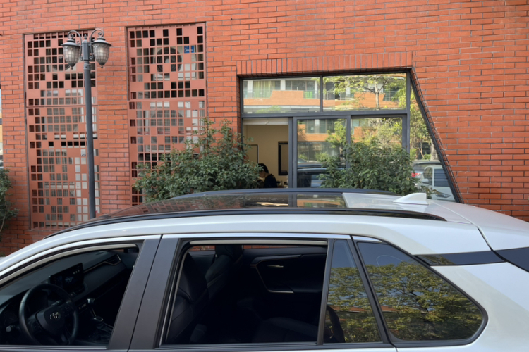 丰田 威兰达 2024款 双擎 2.5L E-CVT两驱豪华PLUS版局部细节57