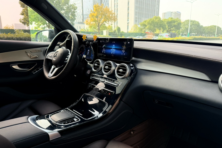 奔驰GLC 2020款 改款 GLC 260 L 4MATIC 动感型中控内饰7001