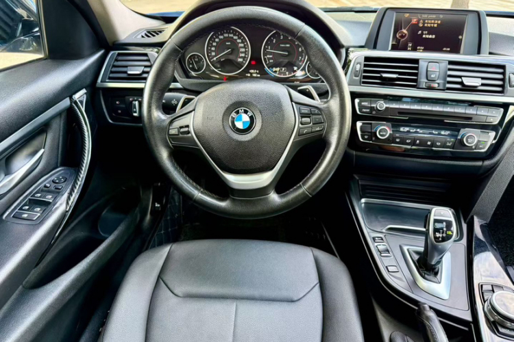 宝马3系 2017款 320Li M运动型中控内饰7003