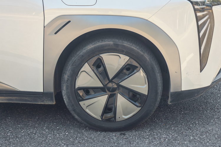 埃安 AION Y 2023款 Plus 510 乐享版车身外观6006