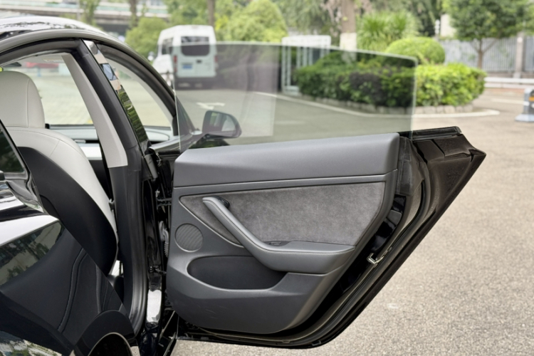 特斯拉 Model 3 2021款 标准续航后驱升级版 3D6中控内饰7011