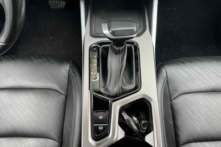 吉利汽车 帝豪 2023款 第4代冠军版 1.5L CVT尊贵型中控内饰7010