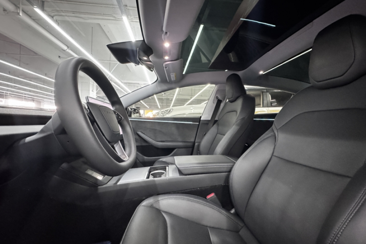 特斯拉 Model 3 2023款 长续航全轮驱动版中控内饰7008