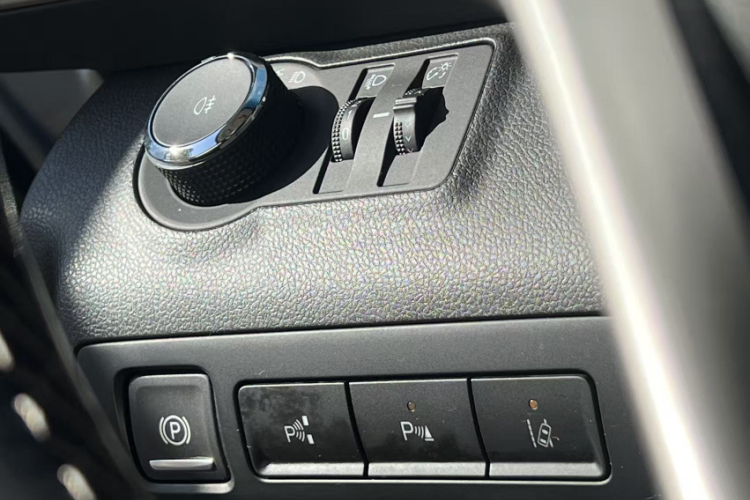 别克GL6 2018款 18T 6座尊贵型中控内饰7009