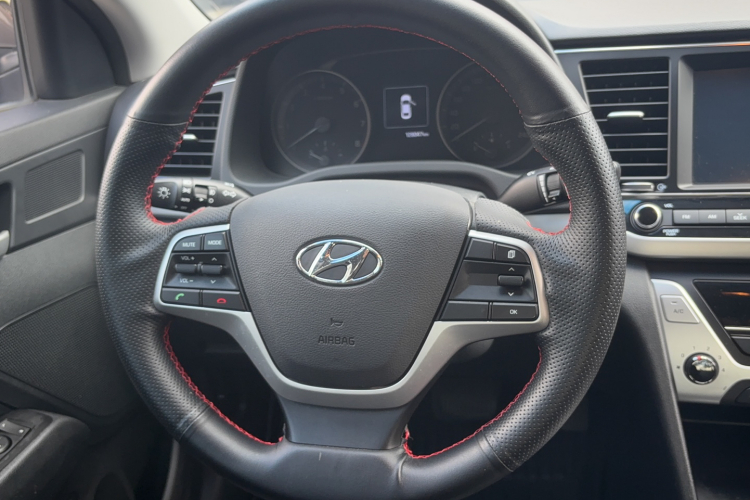 现代 领动 2016款 1.6L 自动智炫·精英型局部细节9003