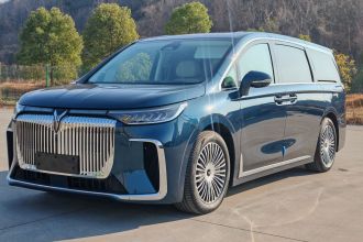 岚图汽车 岚图梦想家 2025款 PHEV 四驱旗舰鲲鹏版