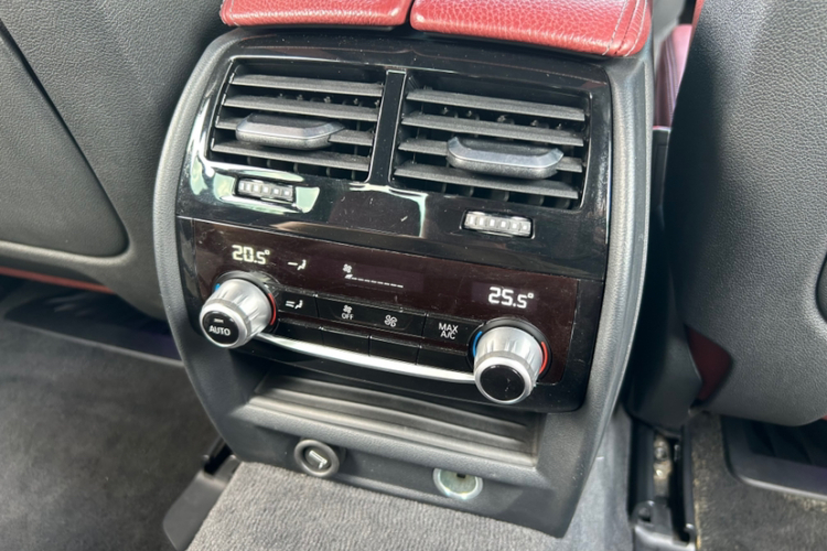 宝马5系 2019款 530Li 尊享型 M运动套装中控内饰7003