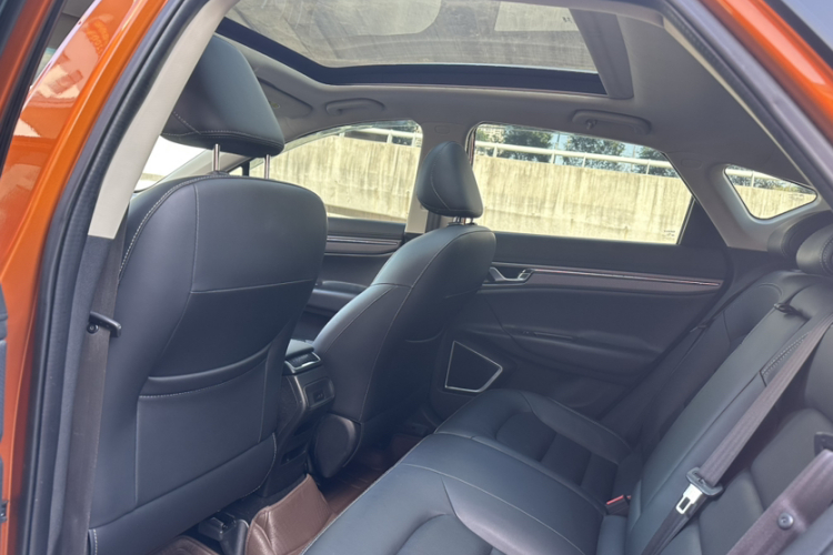 吉利汽车 帝豪GS 2016款 运动版 1.8L 自动领尚型中控内饰7004