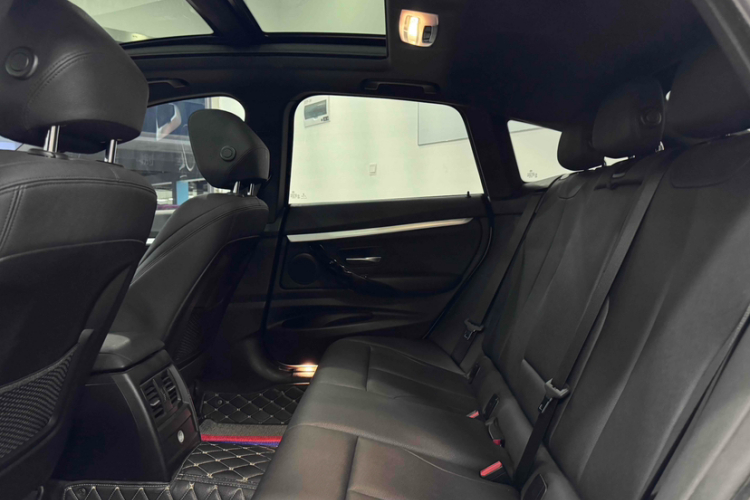 宝马3系GT 2020款 320i M运动套装中控内饰7011