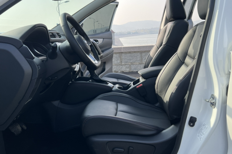 日产 逍客 2022款 2.0L CVT XV Prem豪华版中控内饰7010