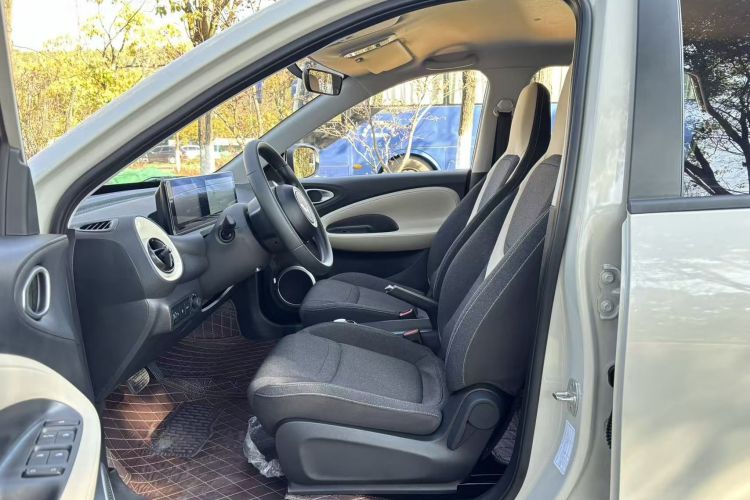 五菱汽车 五菱缤果 2023款 333km 快享款中控内饰7005