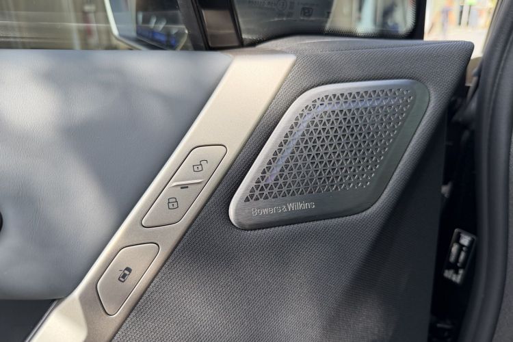 宝马iX 2022款 M60局部细节9004