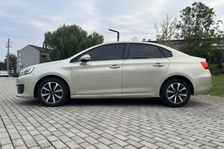 雪铁龙 C4世嘉 2016款 1.6L 自动豪华型车身外观6004