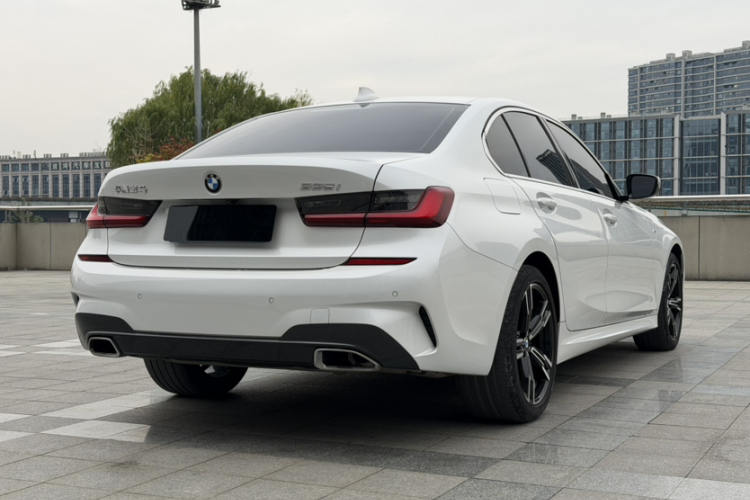 宝马3系 2022款 325i M运动套装车身外观6001