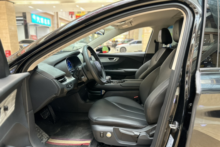 红旗E-QM5 2023款 620km PLUS中控内饰7006